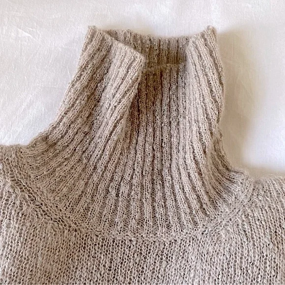 PIAZZA SEMPIONE METALLIC KNIT MOHAIR TURTLENECK SWEATER WHIMSICAL Beige Pink 42 - Picture 3 of 8